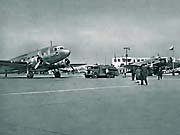 Letadla na ploše letiště v Ruzyni