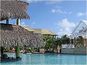 Bazén u sousedů - Hotel Grand Paradise Bávaro, Dominikánská republika