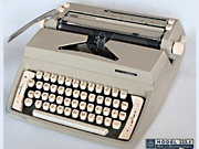 Mechanický psací stroj Consul béžový