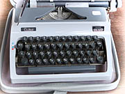 Kufříkový psací stroj Erika v bazaru