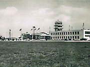 Ruzyně - Původní odbavovací hala letiště Praha Ruzyně uvedena do provozu v roce 1937.