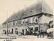 Pohled na Hvězdu z Ruzyně, cukrovar, který stál do r 1921 na místě dnešní věznice a Hospoda "U Maříků" na rohu Drnovské a Ztracené ulice
