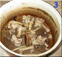 Z obraných kostiček můžeme ještě připravit chutný základ pro gulášovou polévku